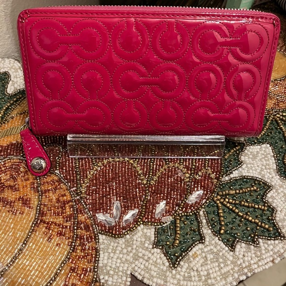 Coach Dark Pink Patent Leather Long Wallet. Puffy stitched C’s on exterior. EUC. - Picture 4 of 5